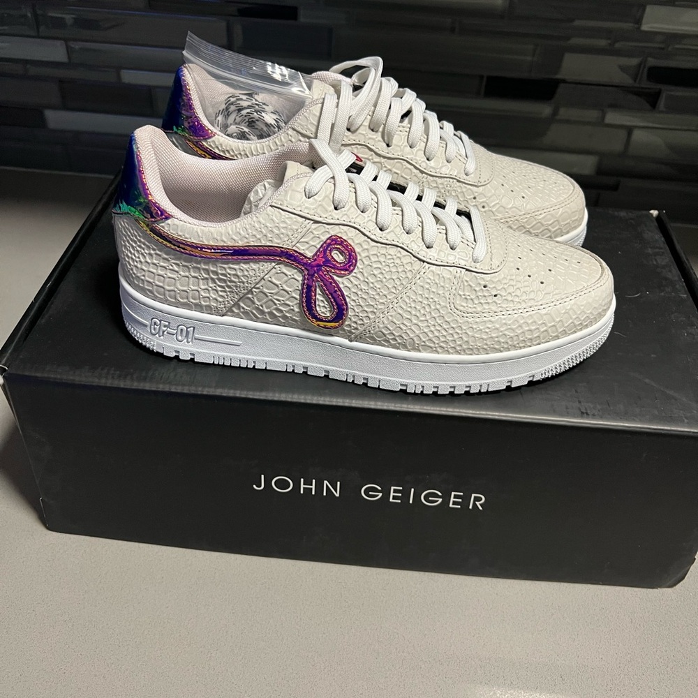 john geiger gf-01 webbed iridescent